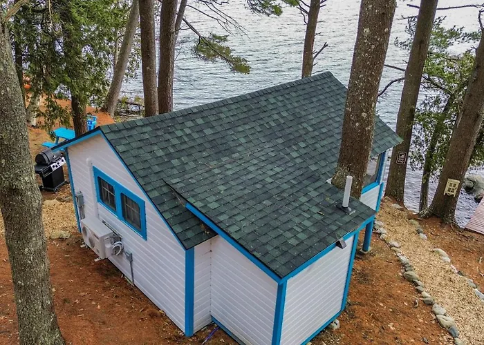 Getogether Pines Lakeside Cabin Resort